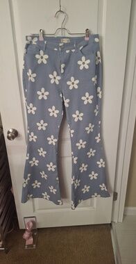 Altar'd State Light Blue Daisy Denim Label Detail NWOT Size L